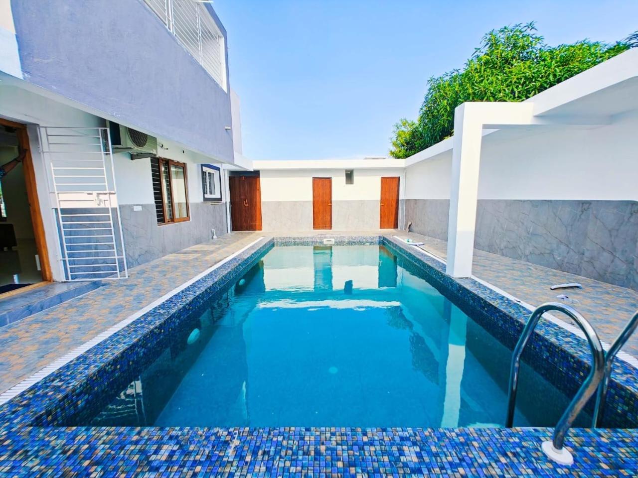 Rini Resort Chennai Exteriör bild